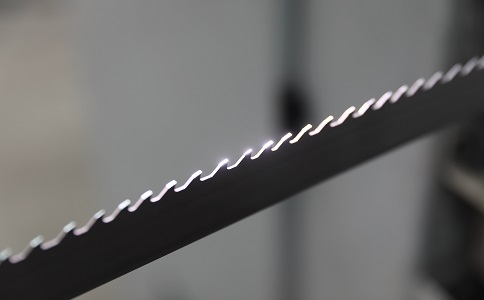 青浦双金属带锯条产生切削噪音的原因具体有哪些？